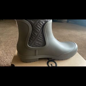 Women New Ugg Chevonne waterproof boot